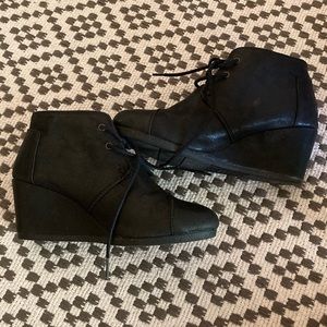Toms Desert Wedge Black Metallic Booties